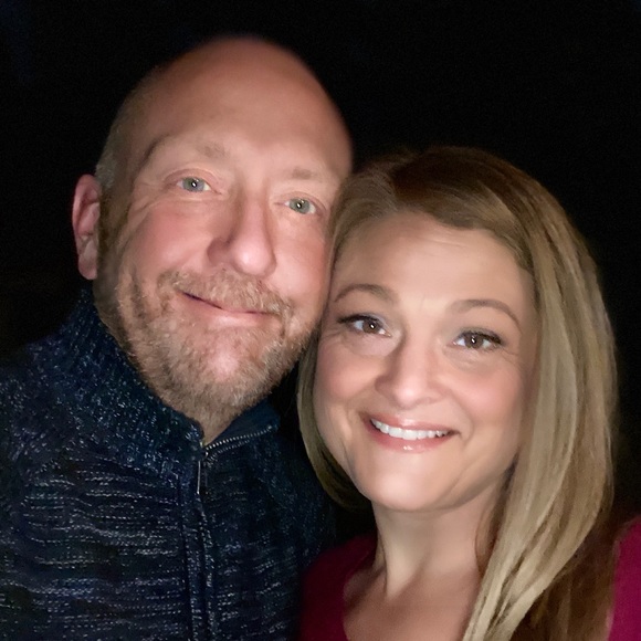 Meet your Poshers, Mike & Jenny - Picture 2 of 4